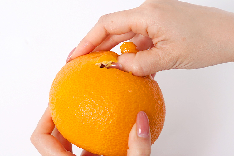 紅甘夏のトルネード剥き：突破口をつくります