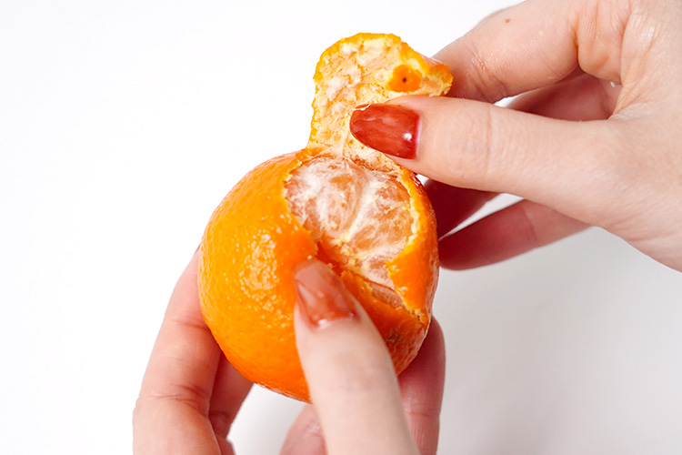 みかんの王道の剥き方 皮をお花型に