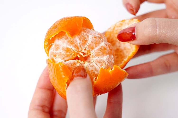 みかんの王道の剥き方 皮をお花型に