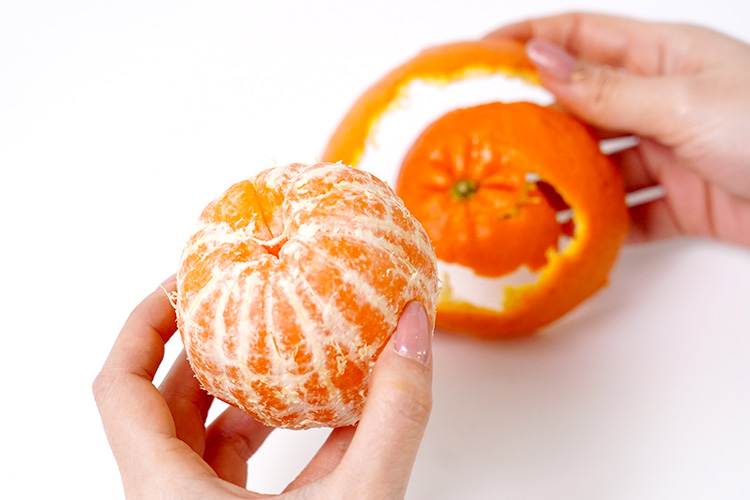 たんかんのトルネード剥き：剥きにくいたんかんもトルネード剥きできれいに剥けます